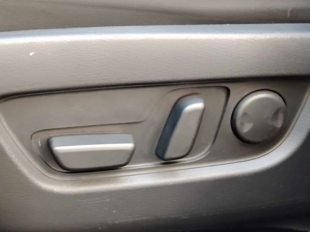 Car image 33