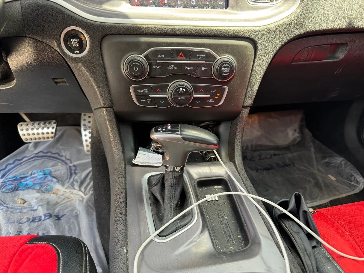 Car image 18