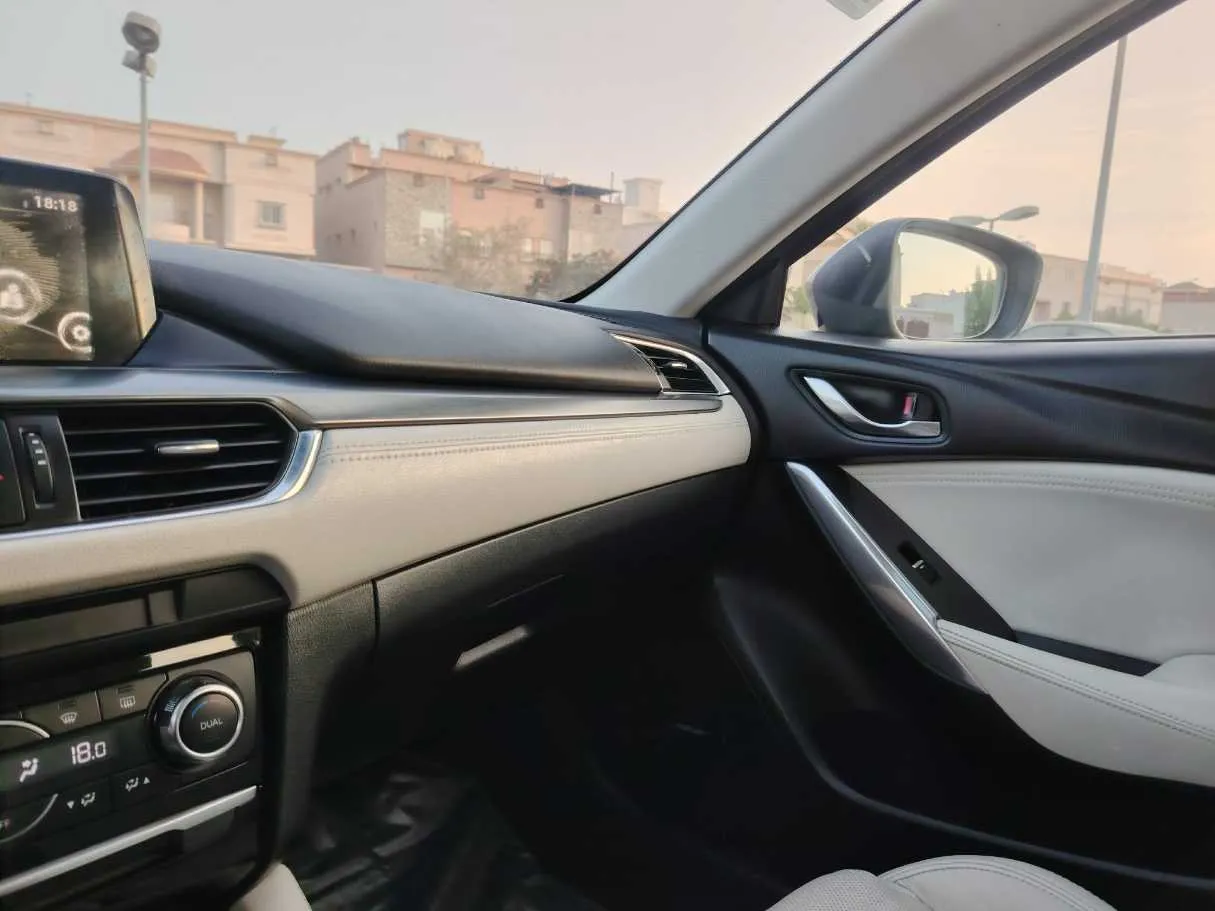 Car image 32