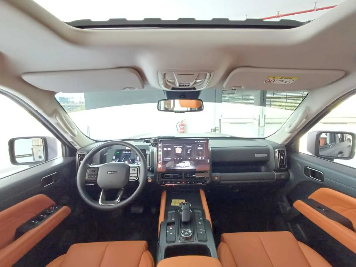 Car image 15