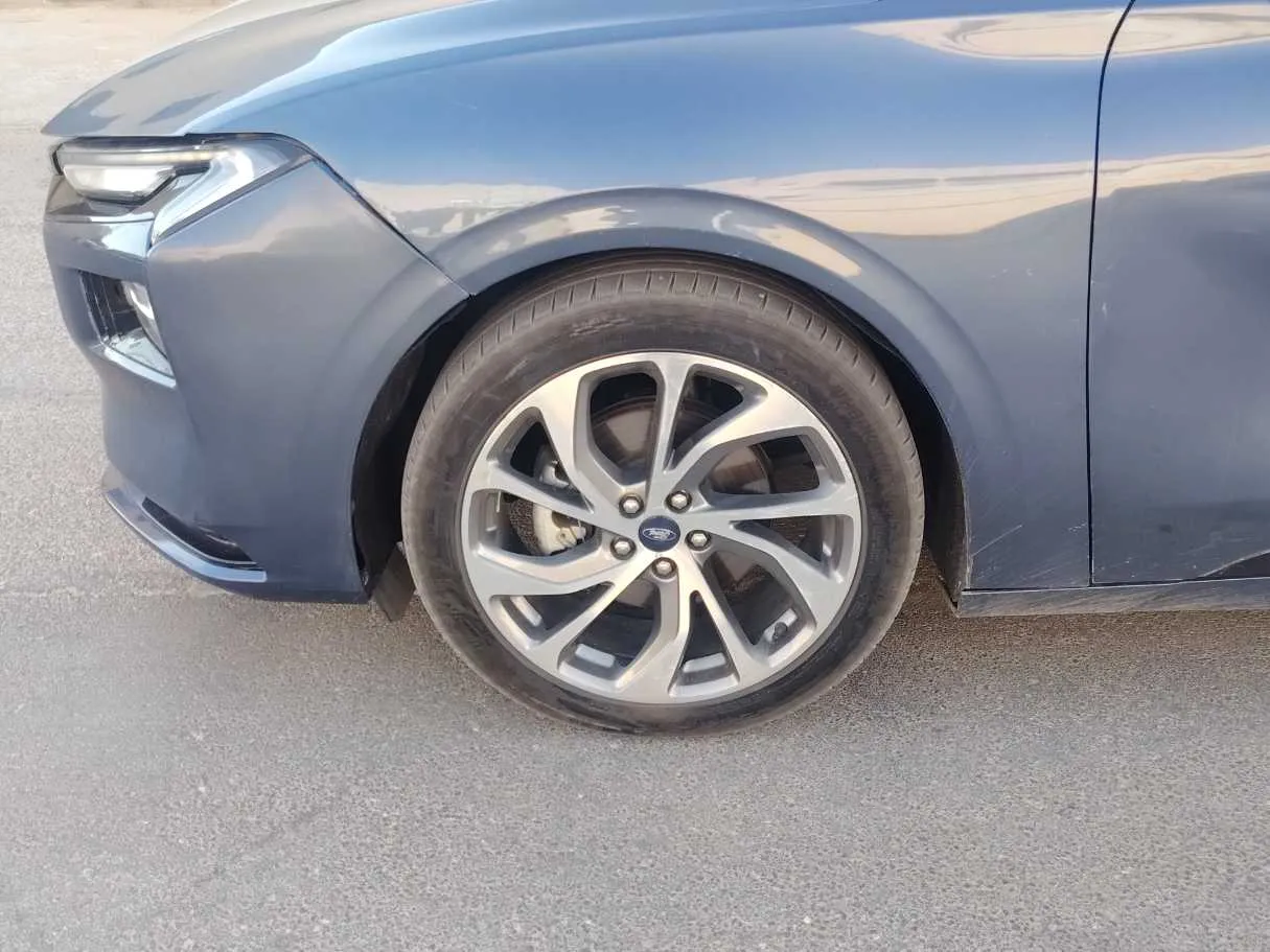 Car image 9