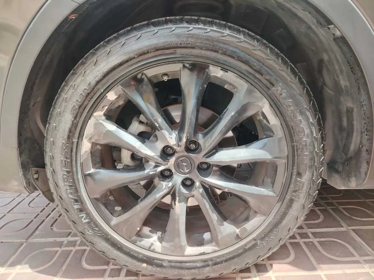 Car image 11