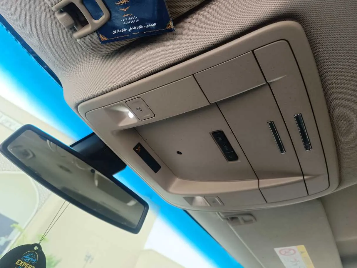 Car image 28