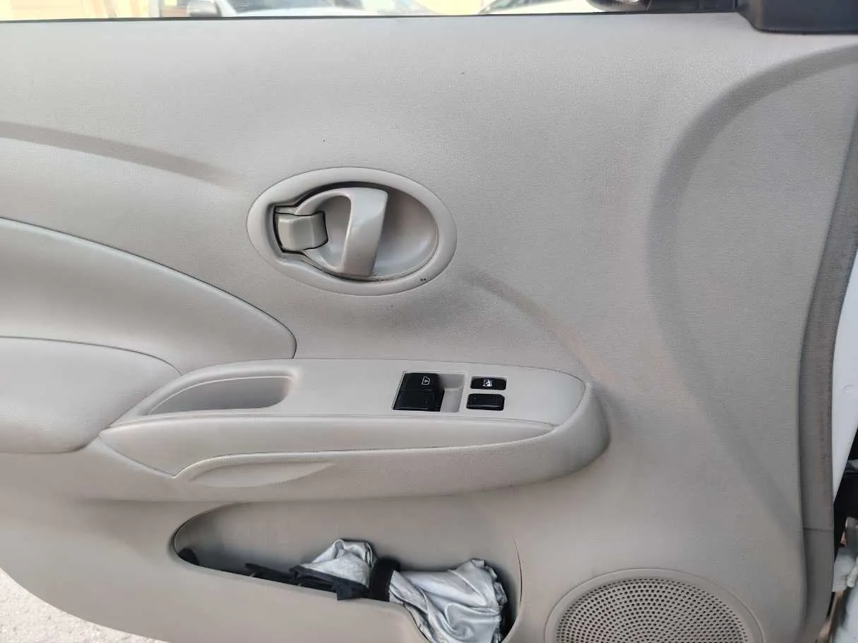 Car image 27