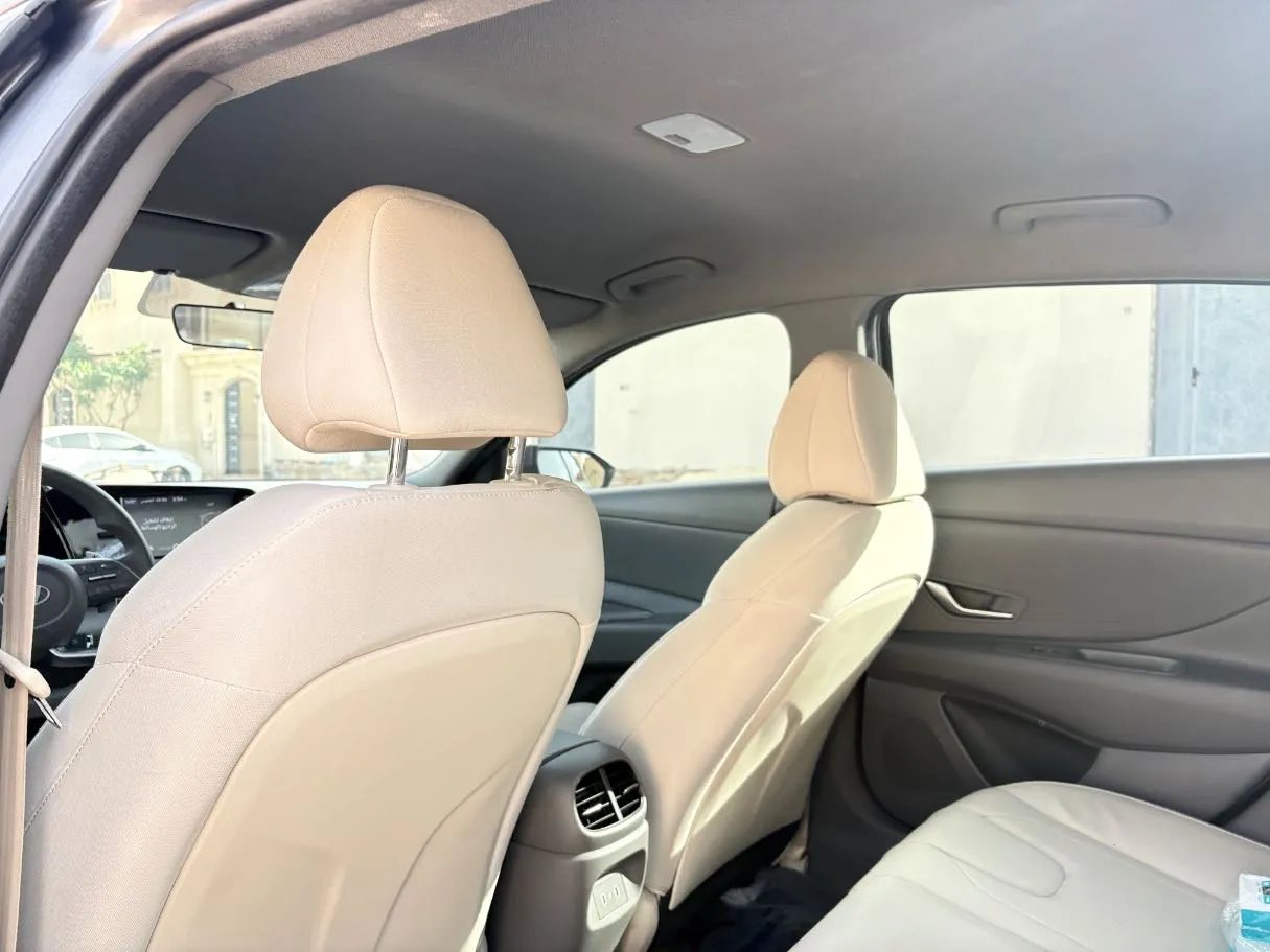 Car image 17
