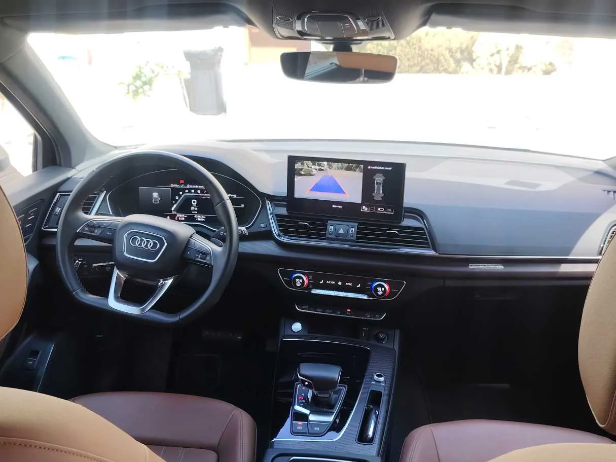 Car image 14