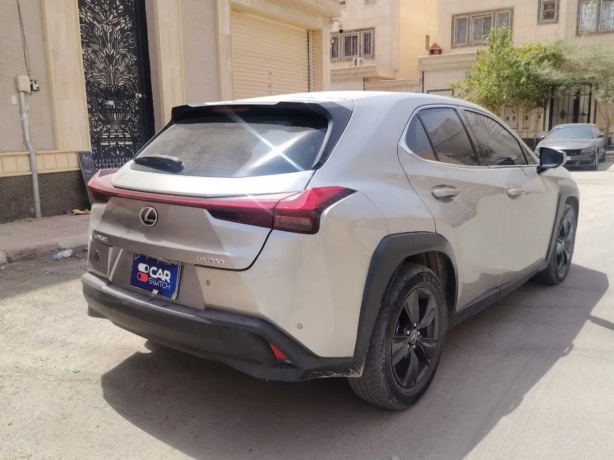 Car image 5