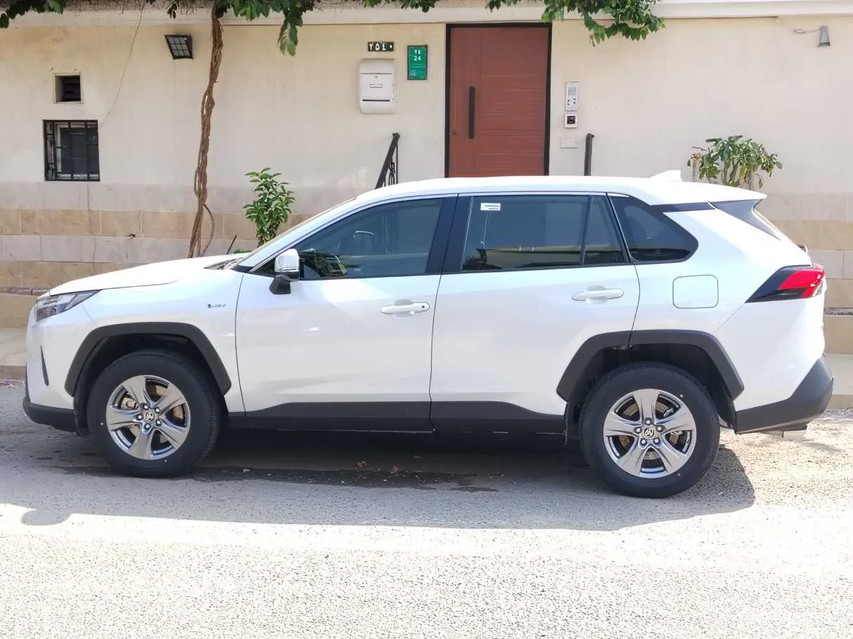 Car image 8