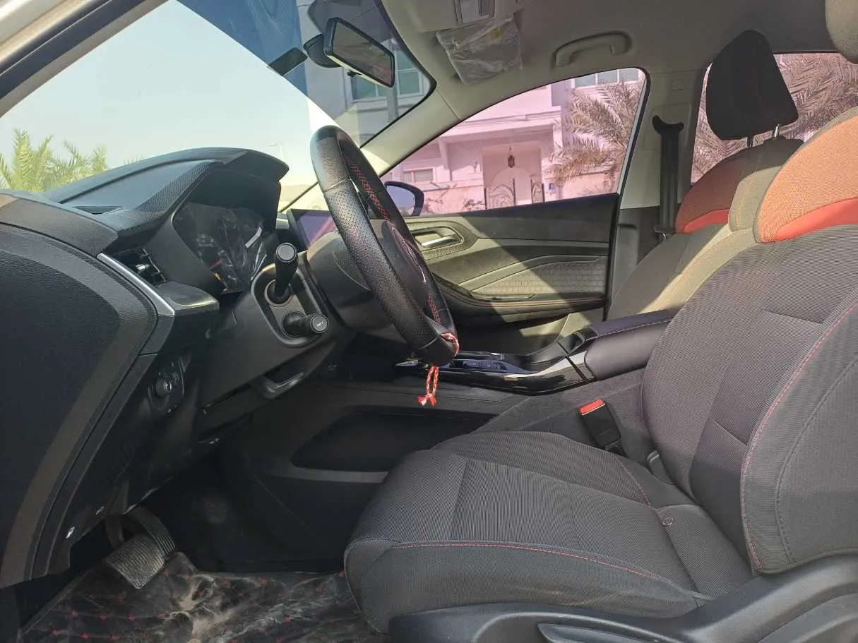 Car image 12