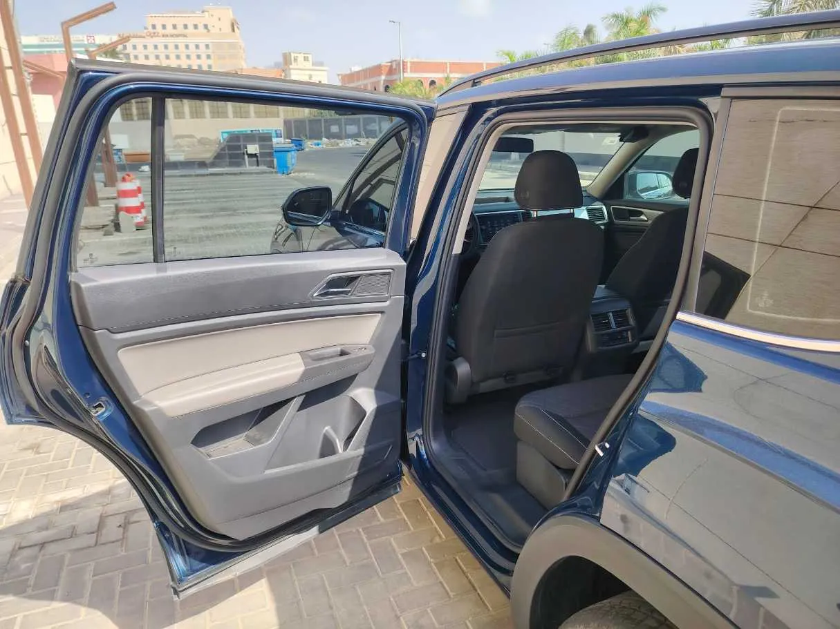 Car image 17