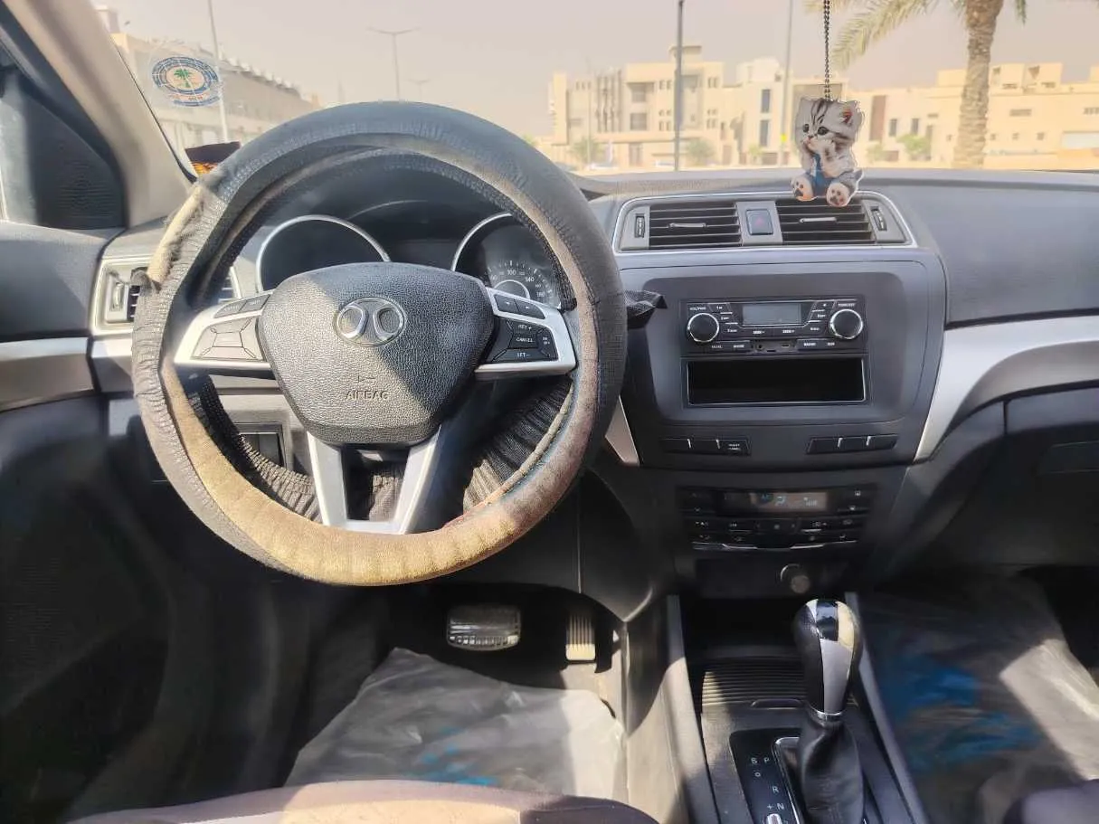 Car image 17
