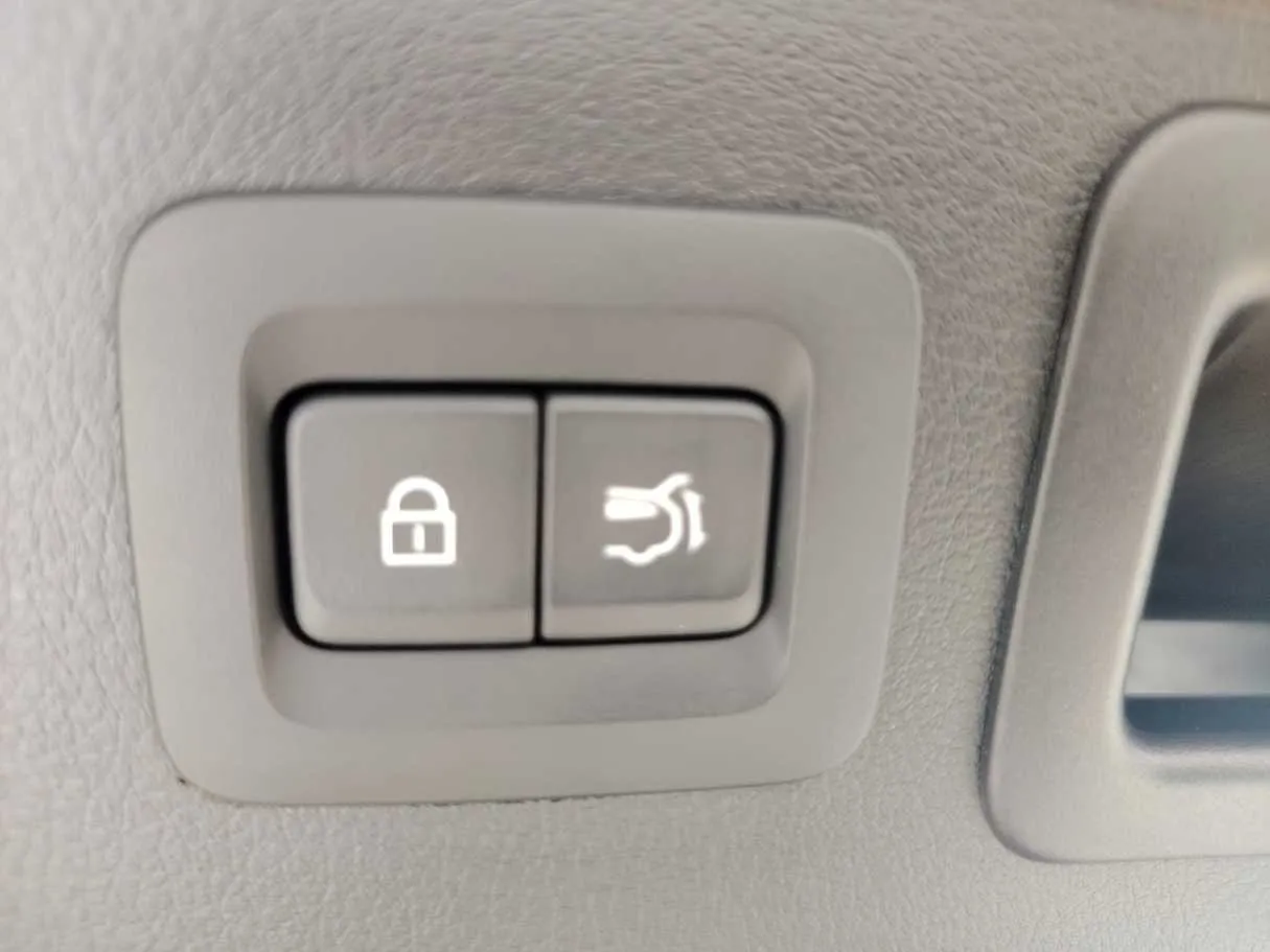 Car image 35