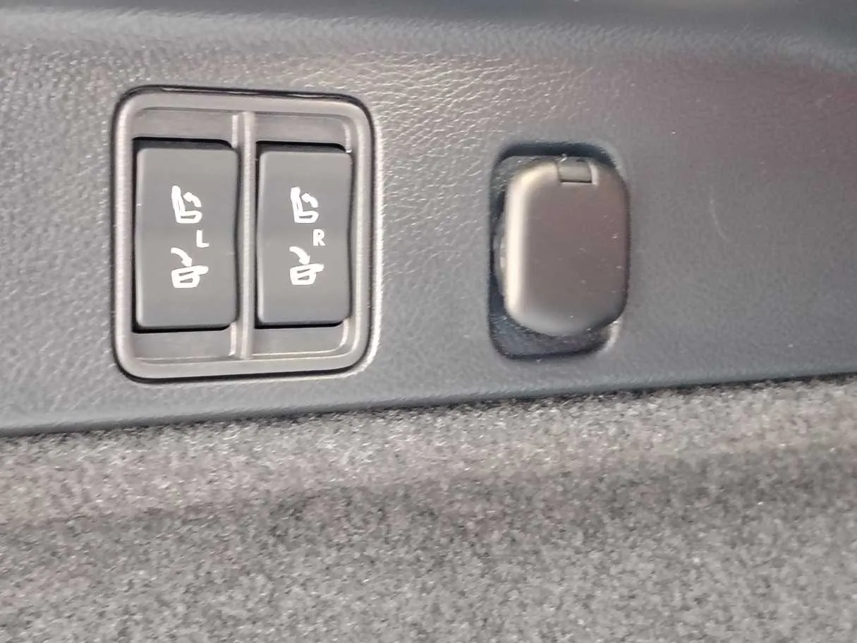 Car image 37