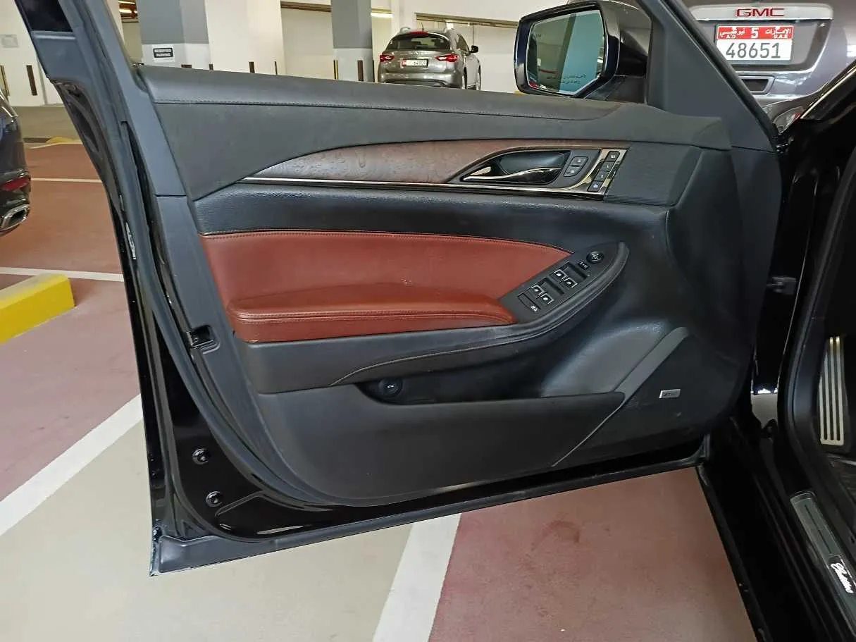Car image 10