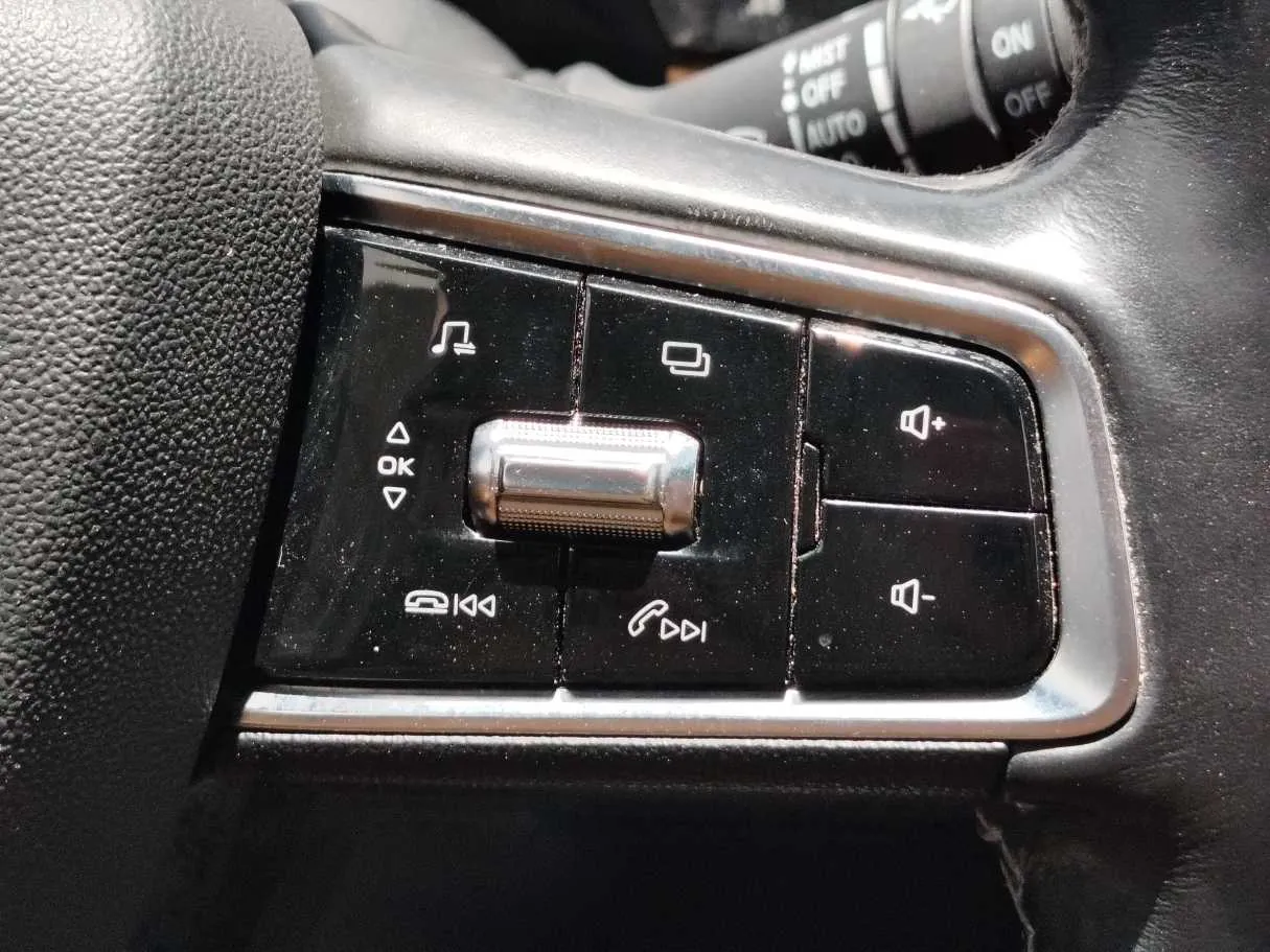 Car image 28