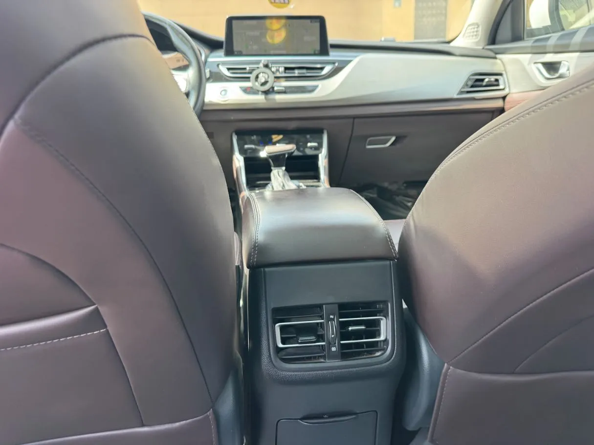 Car image 20
