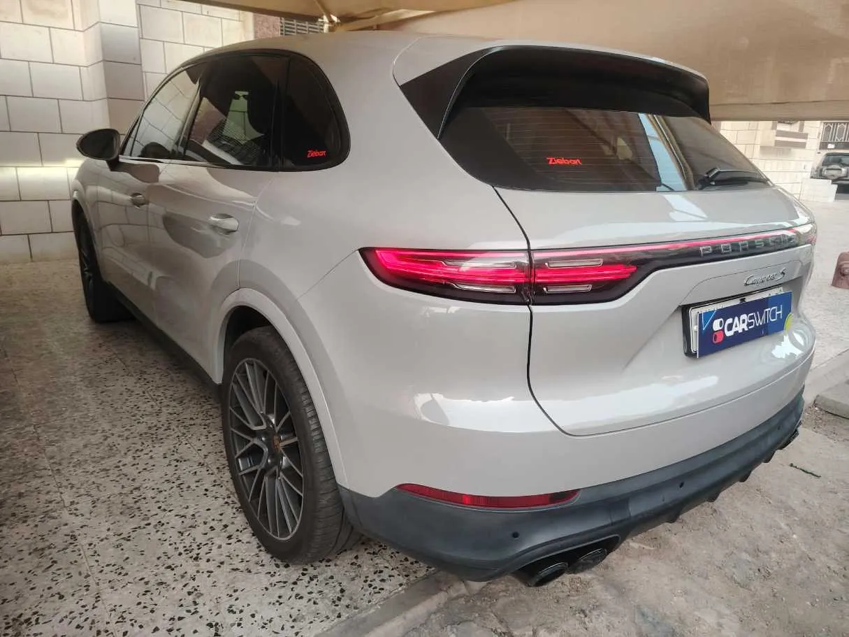 Car image 7