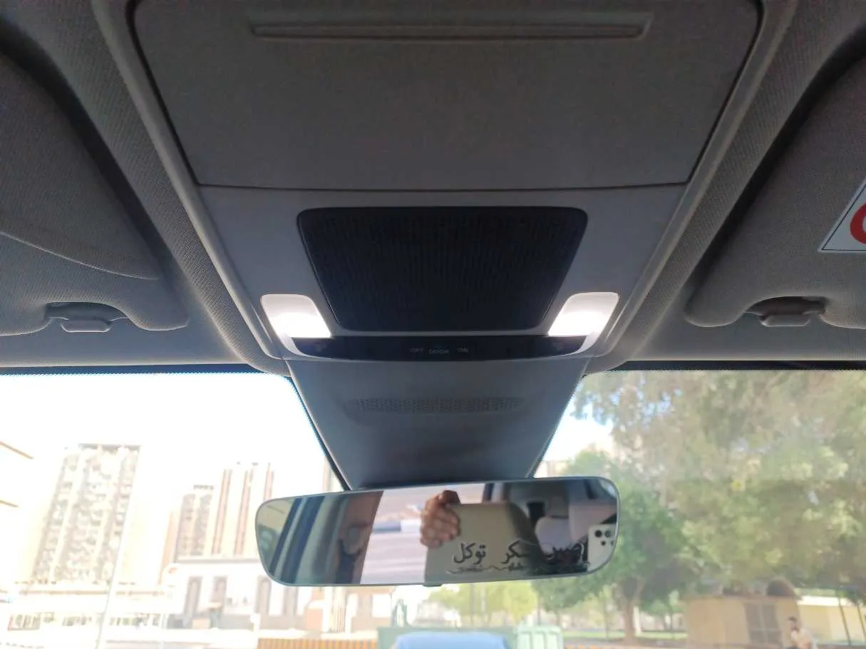 Car image 18