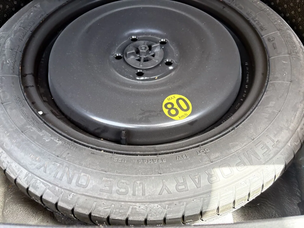 Car image 29