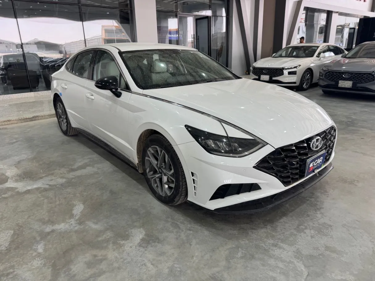 Car image 3