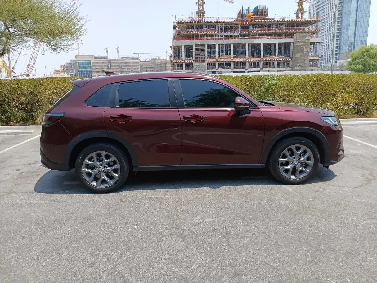 Car image 4