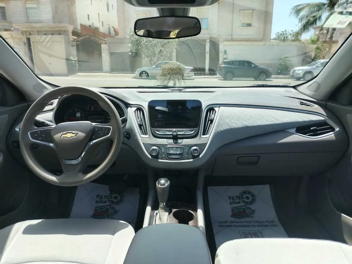 Car image 19