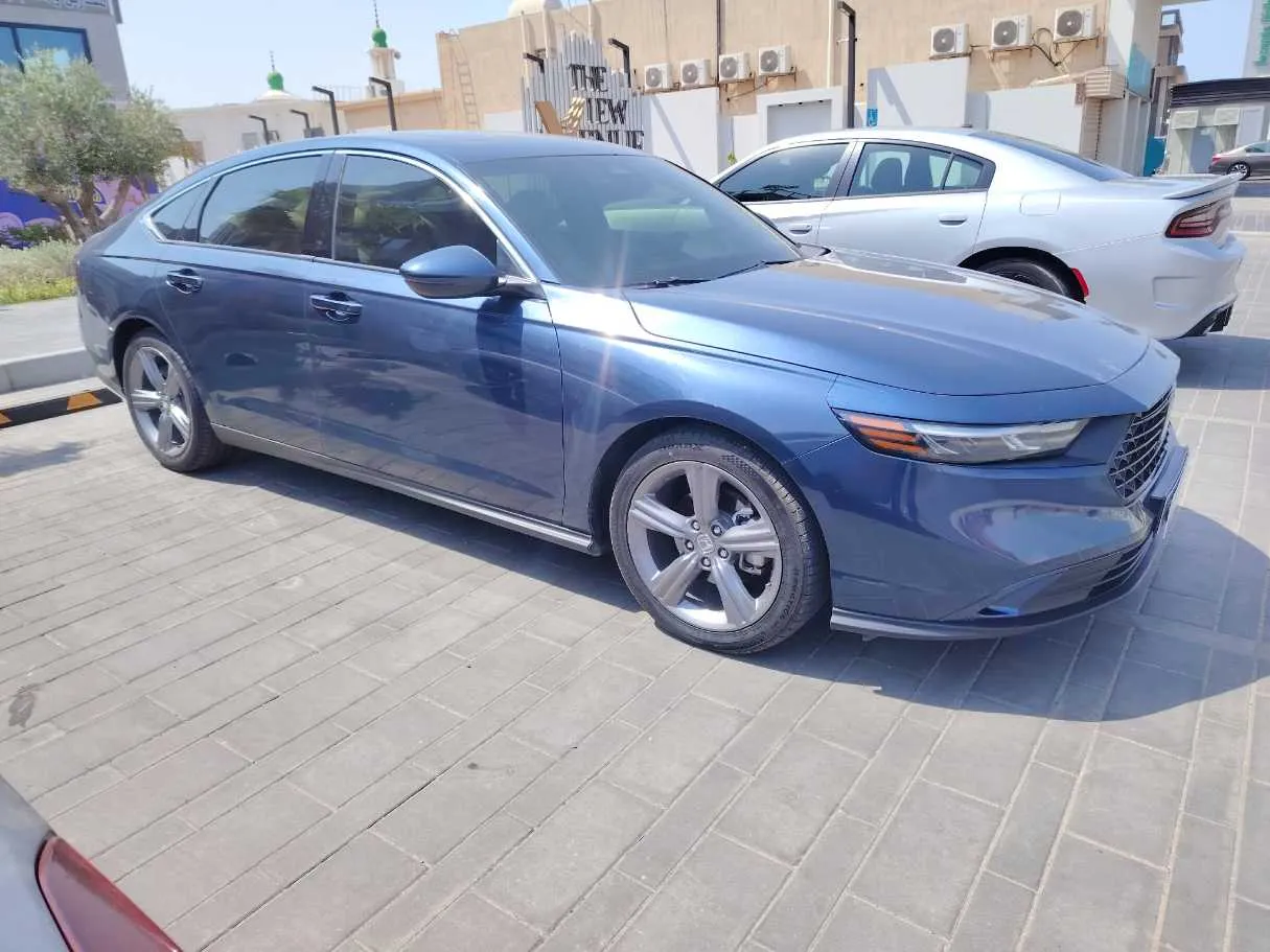 Car image 4