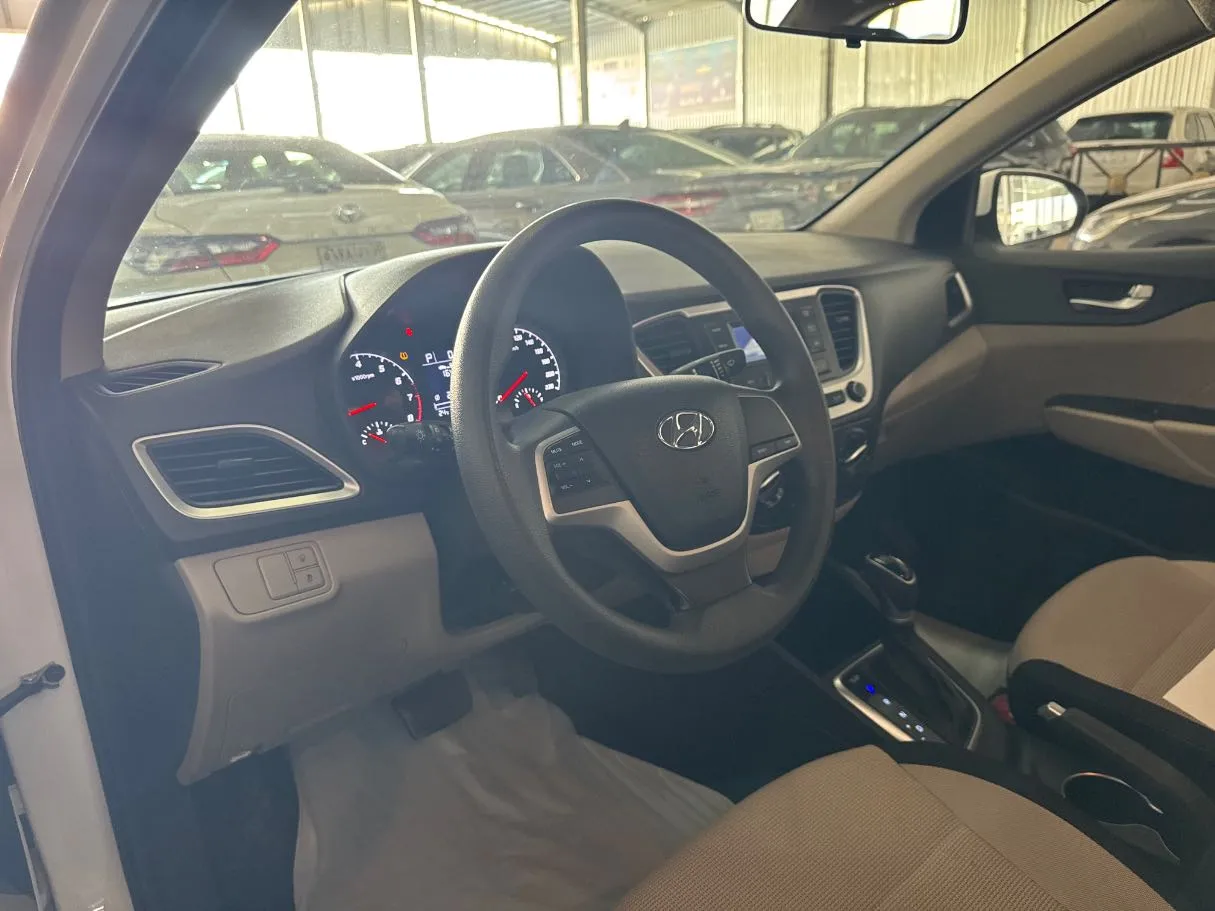Car image 15