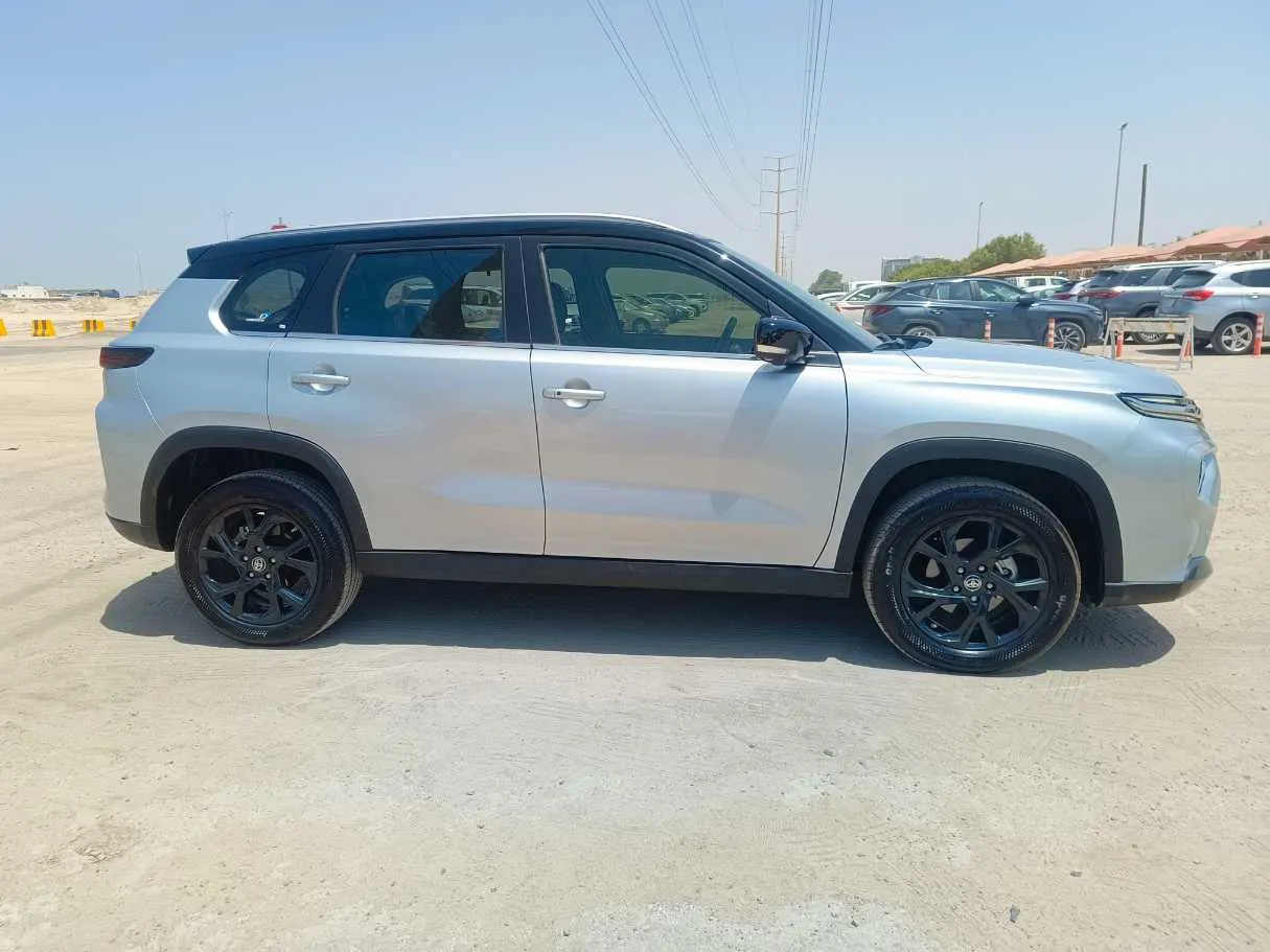 Car image 4