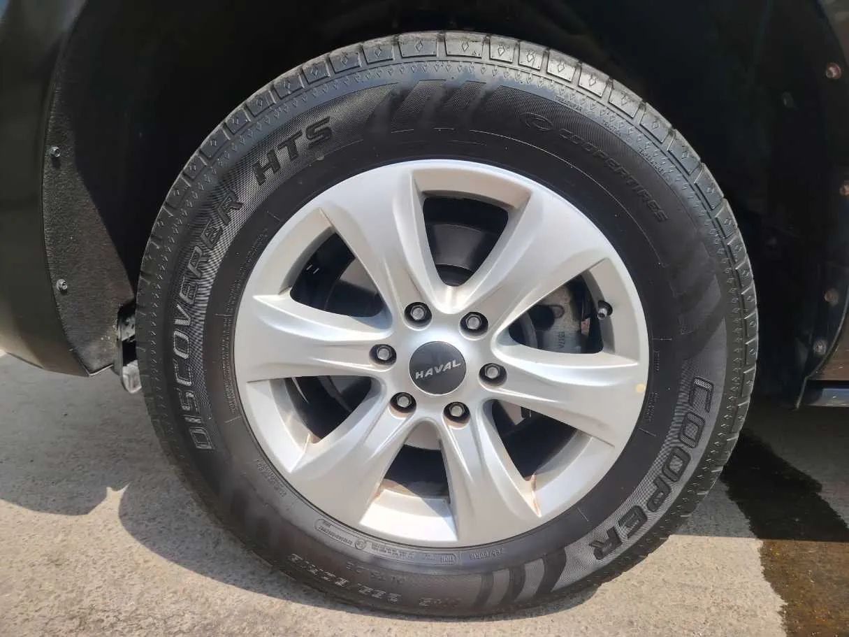 Car image 10