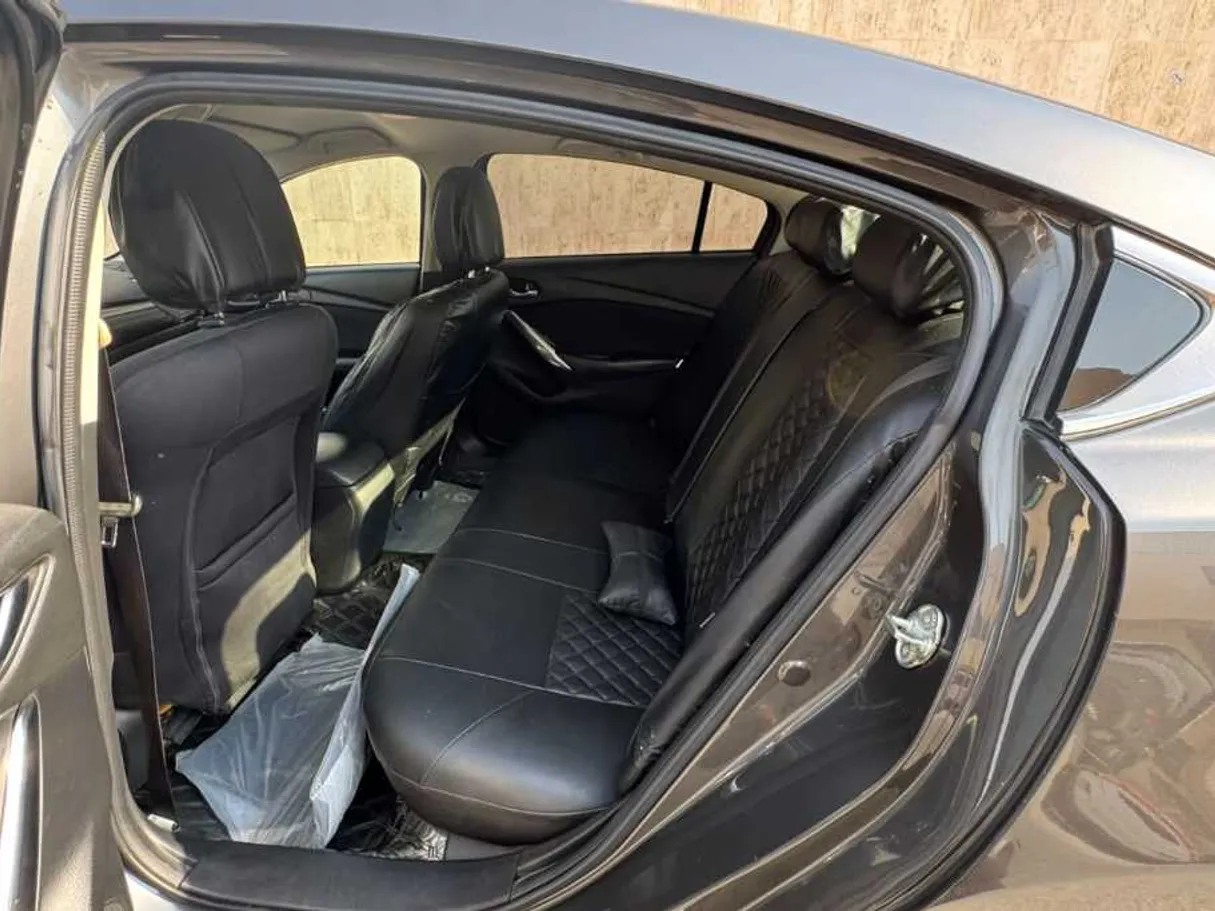 Car image 13