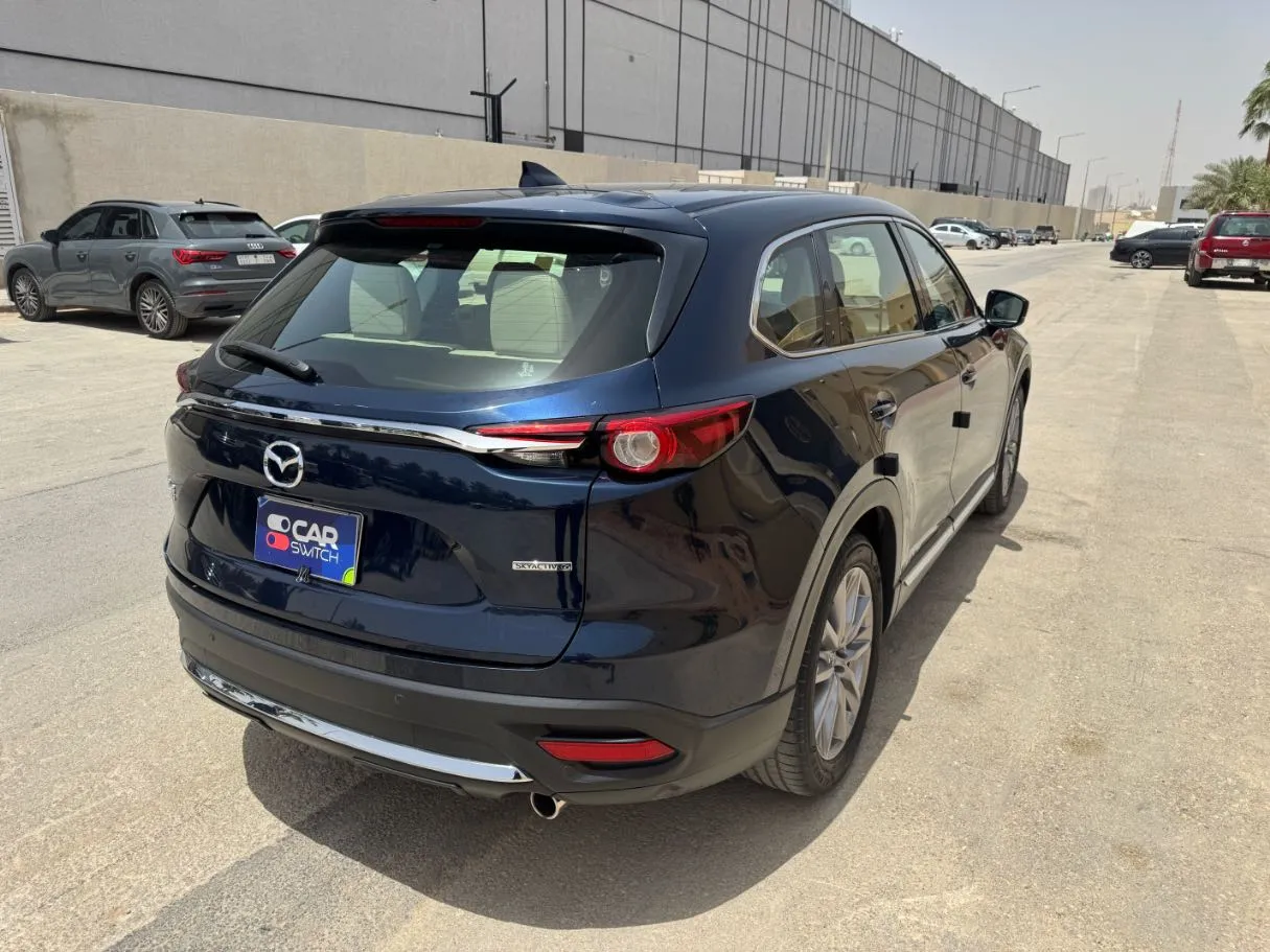 Car image 5