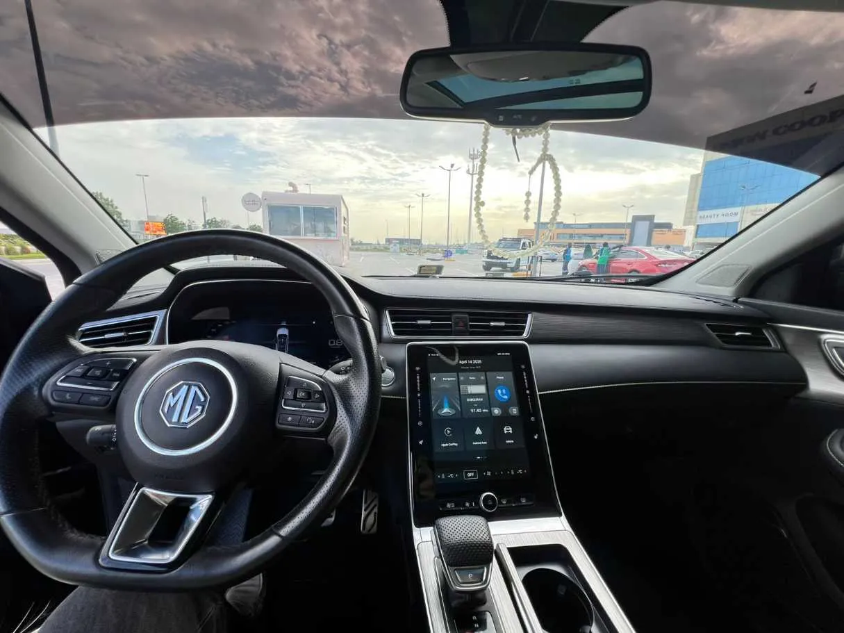 Car image 16