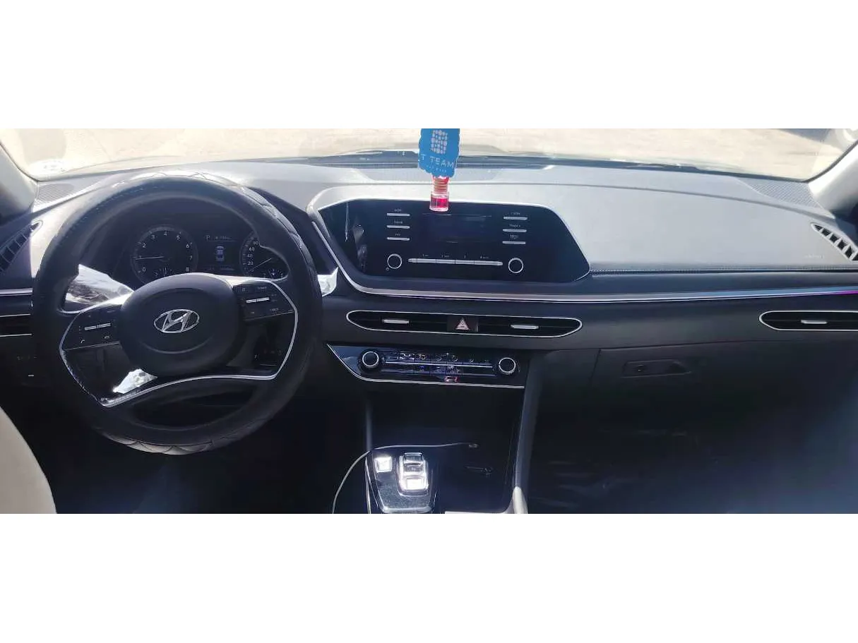 Car image 20