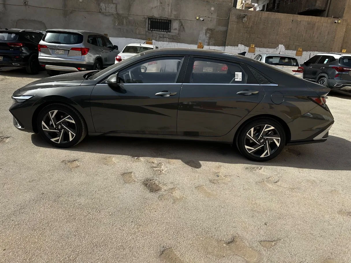 Car image 8