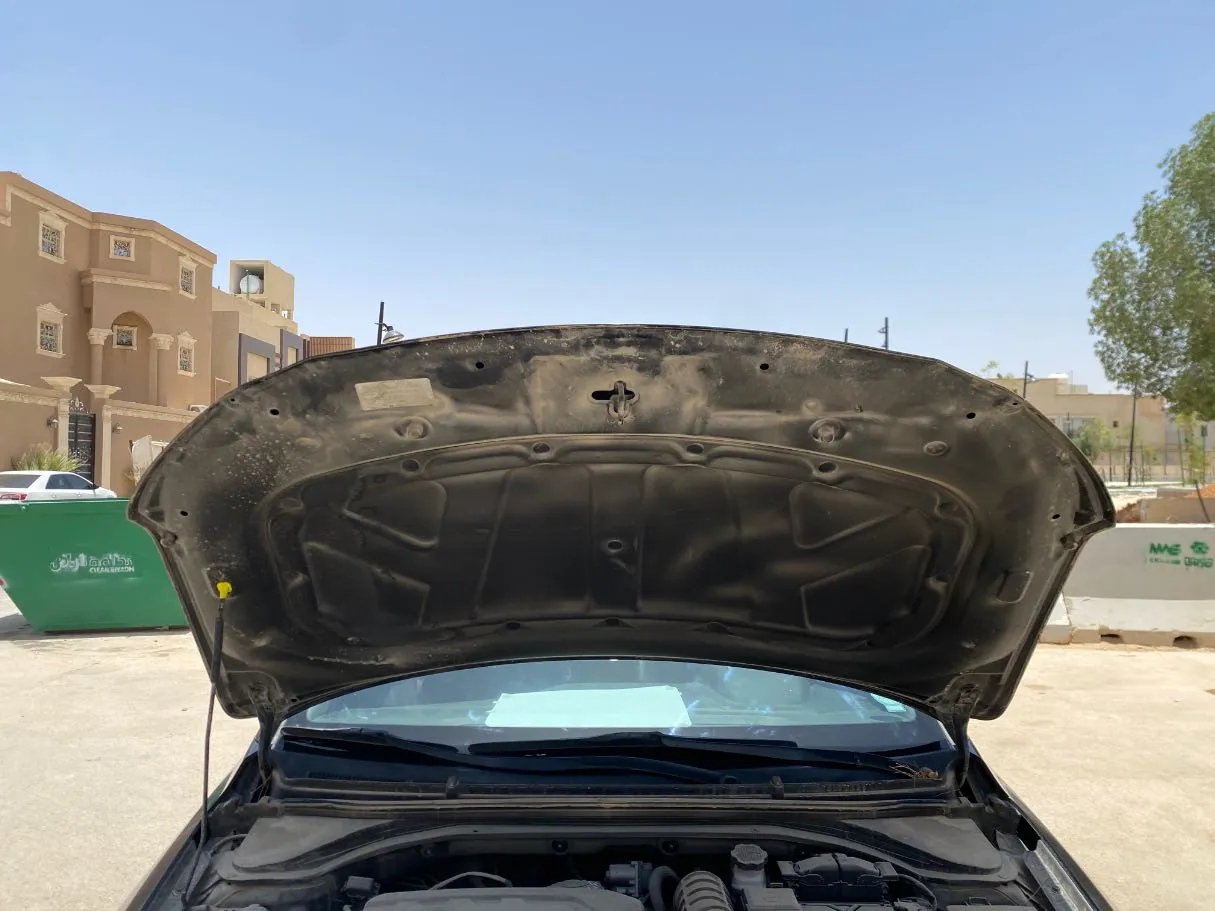 Car image 25