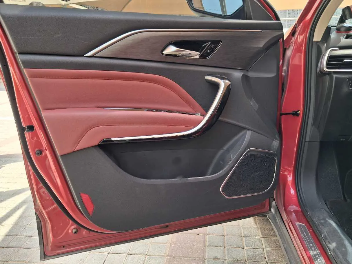 Car image 10