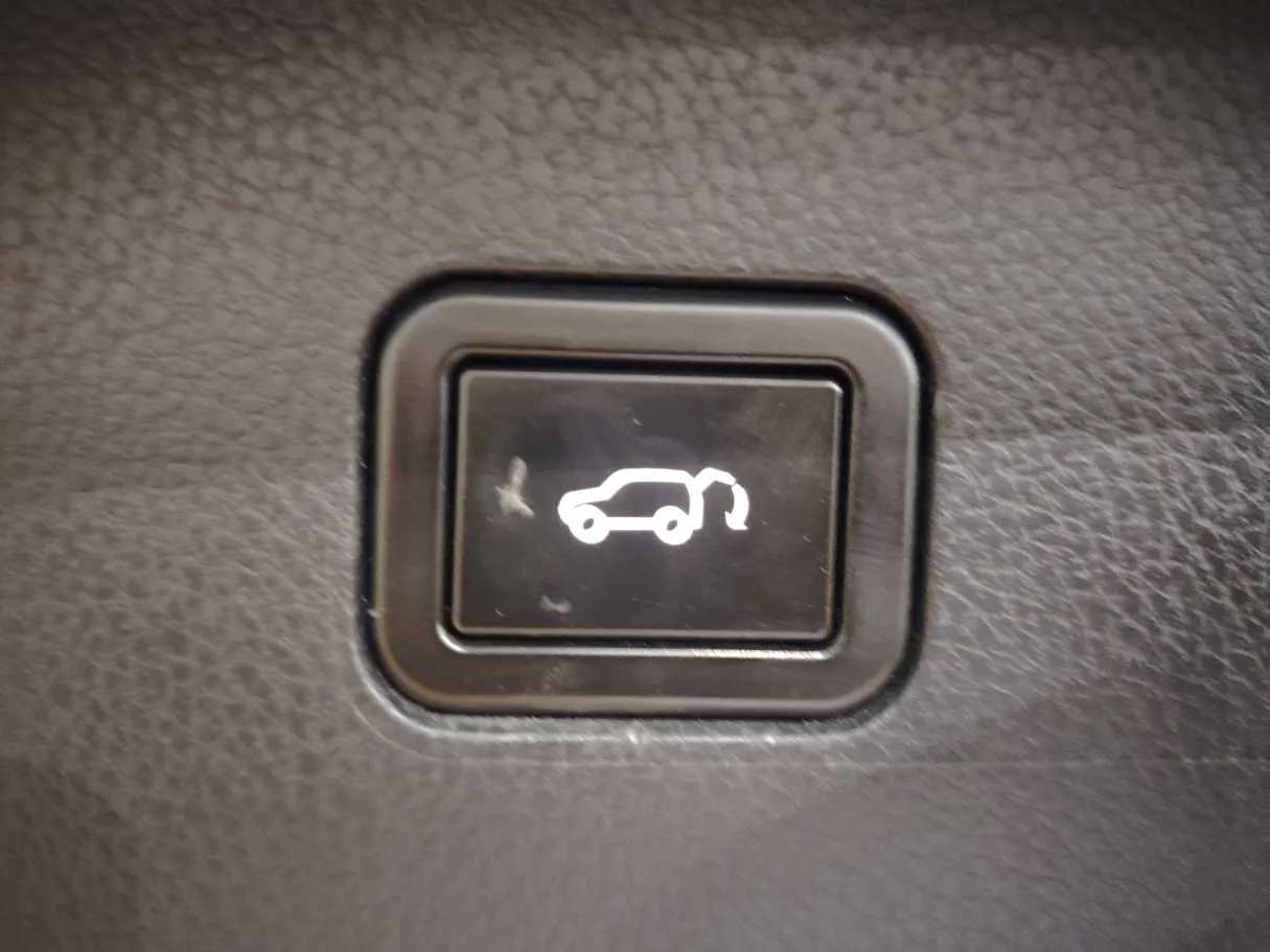 Car image 32