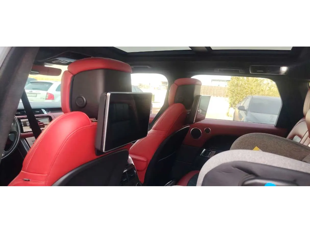 Car image 14