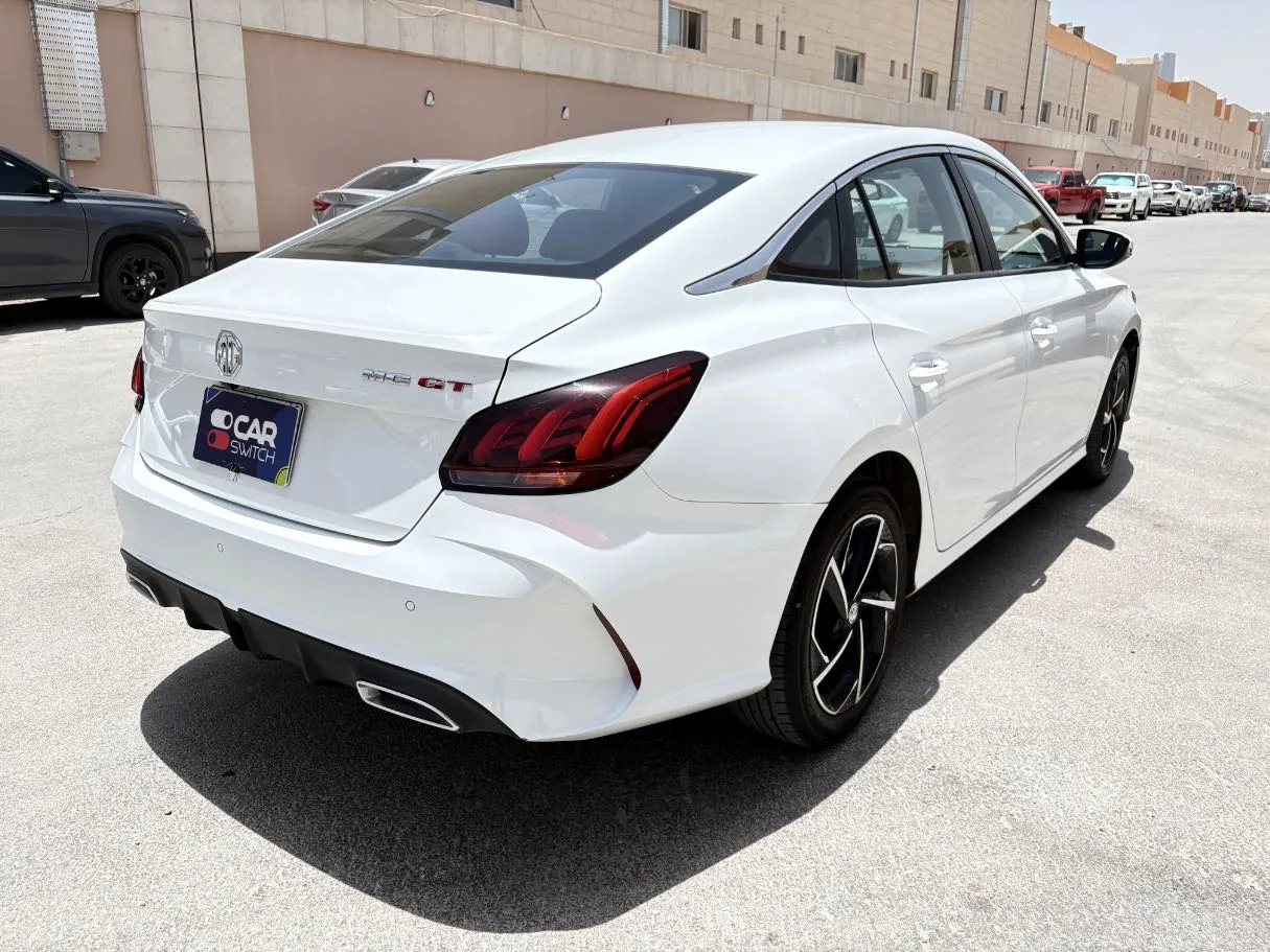 Car image 5