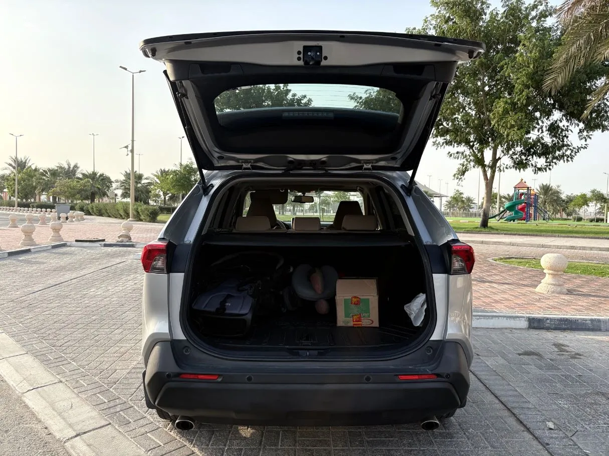 Car image 25