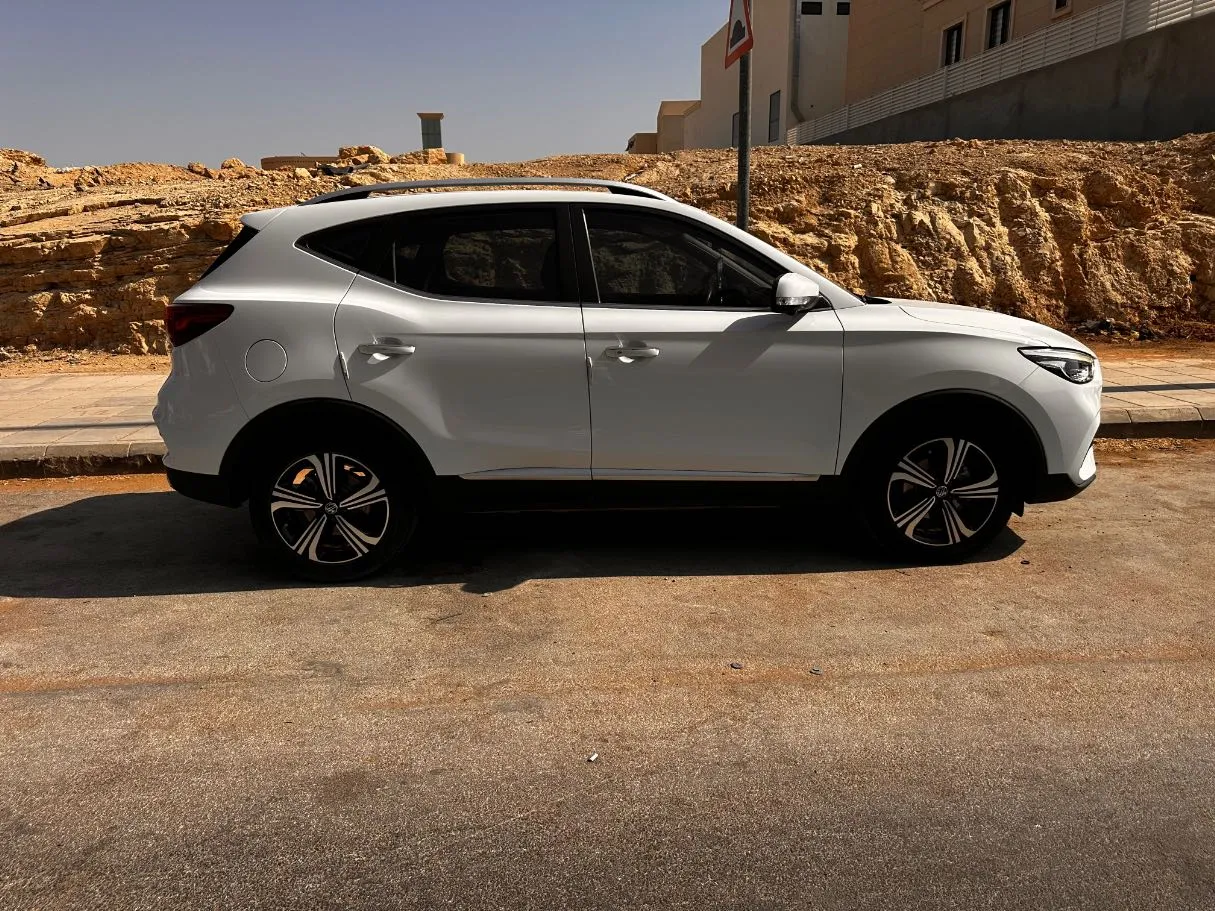 Car image 4