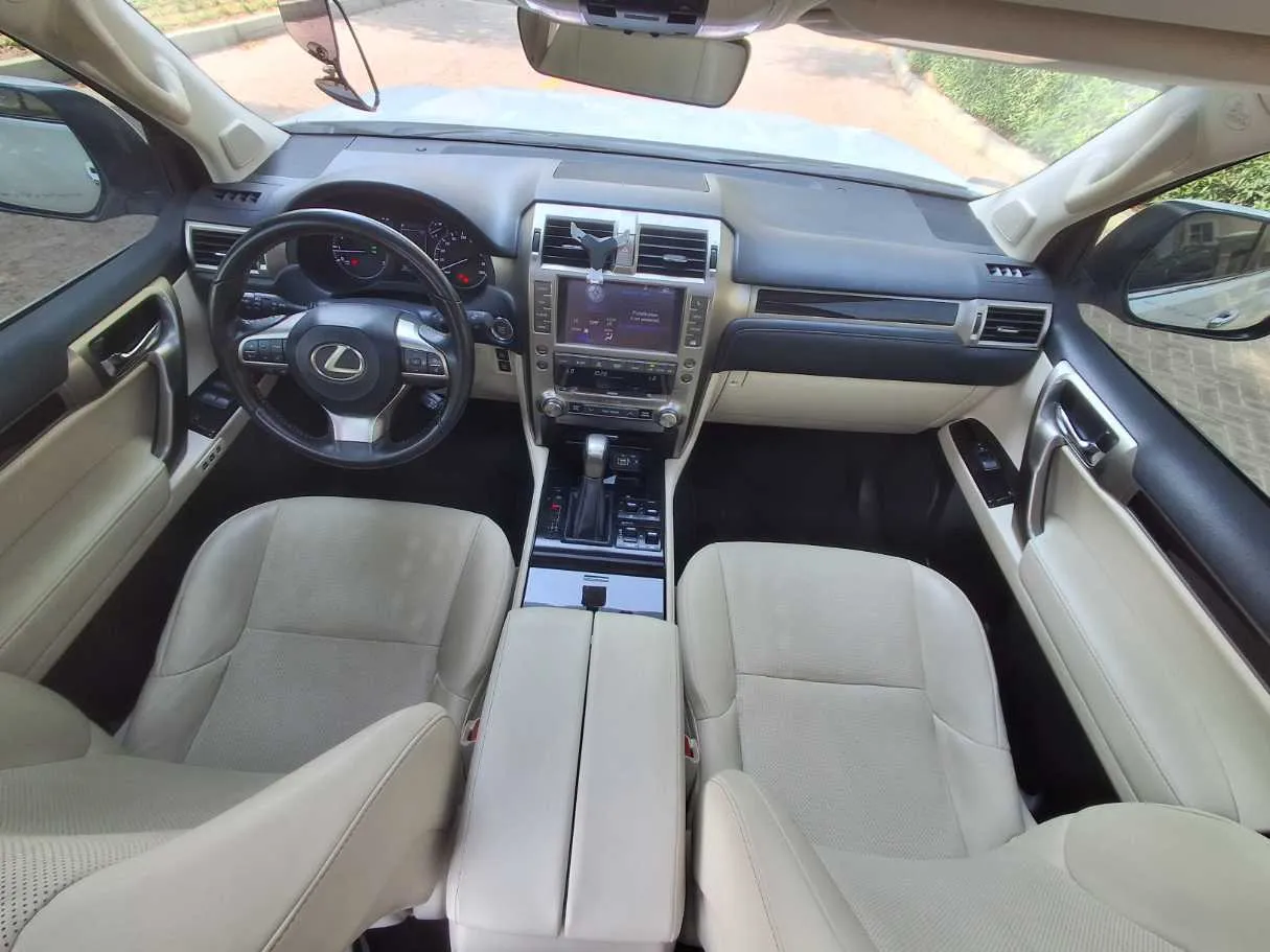 Car image 15