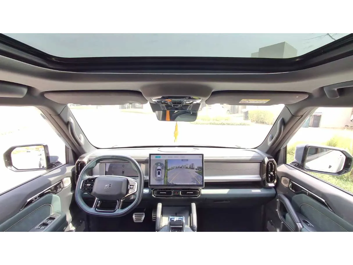 Car image 14