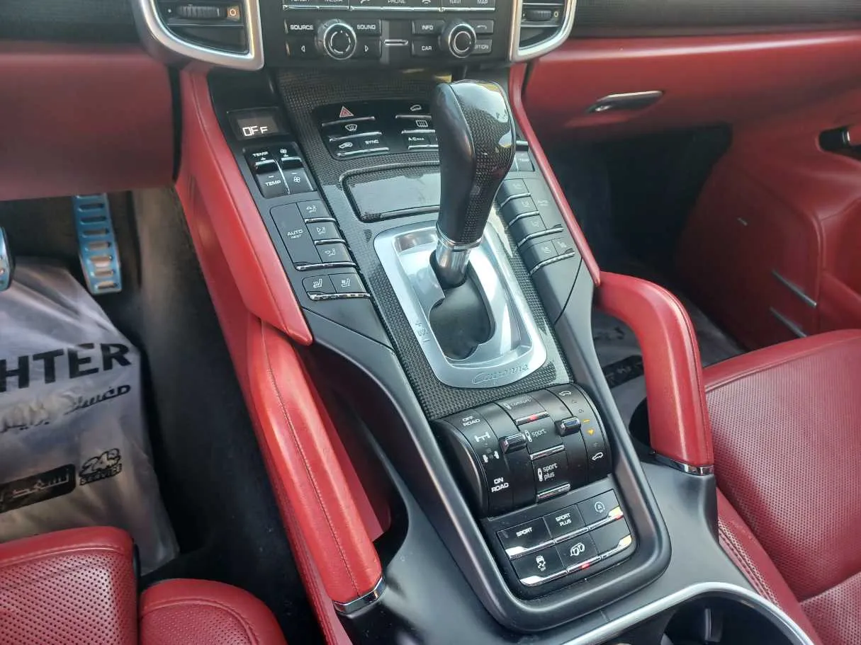 Car image 15