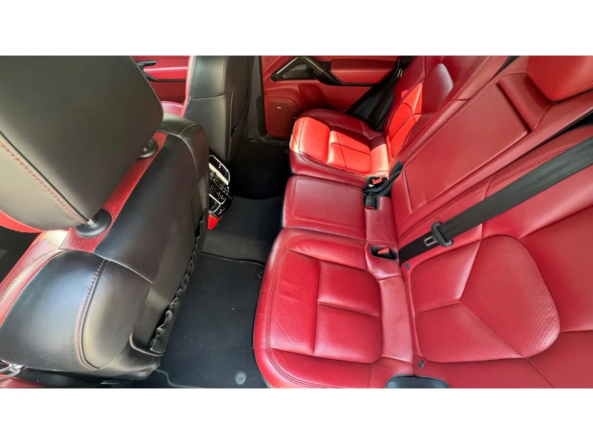 Car image 13