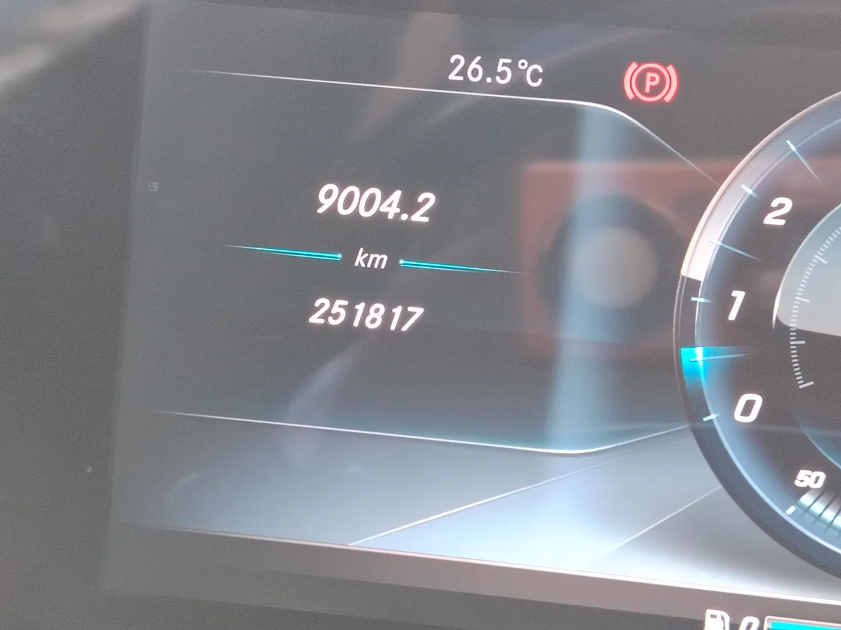 Car image 18