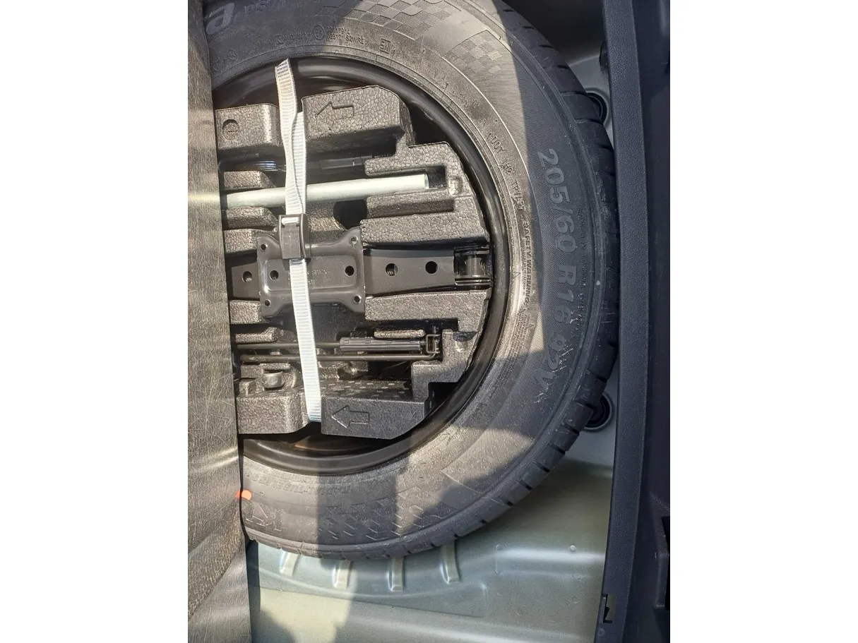Car image 20