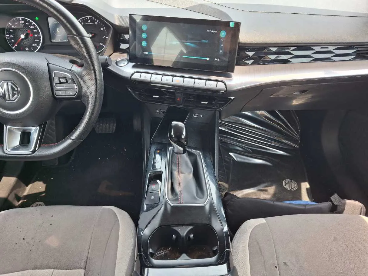 Car image 15
