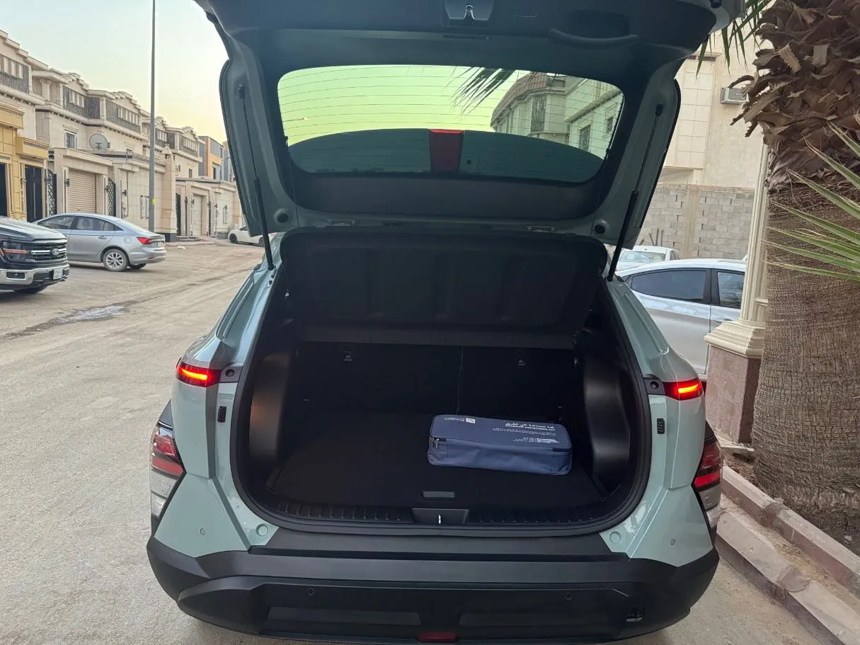 Car image 17